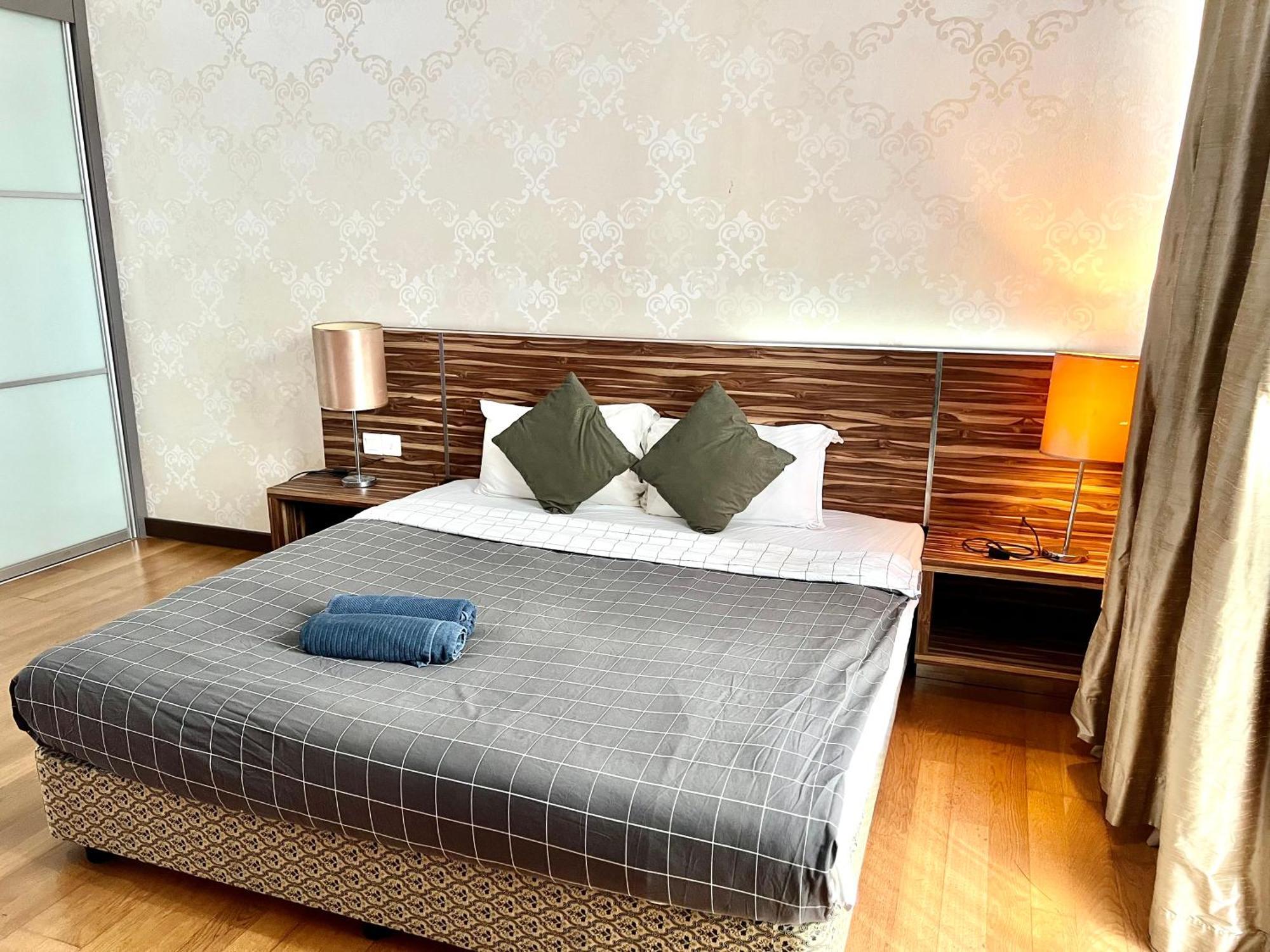 Regalia Service Suites Klcc Skypool Куала-Лумпур Экстерьер фото